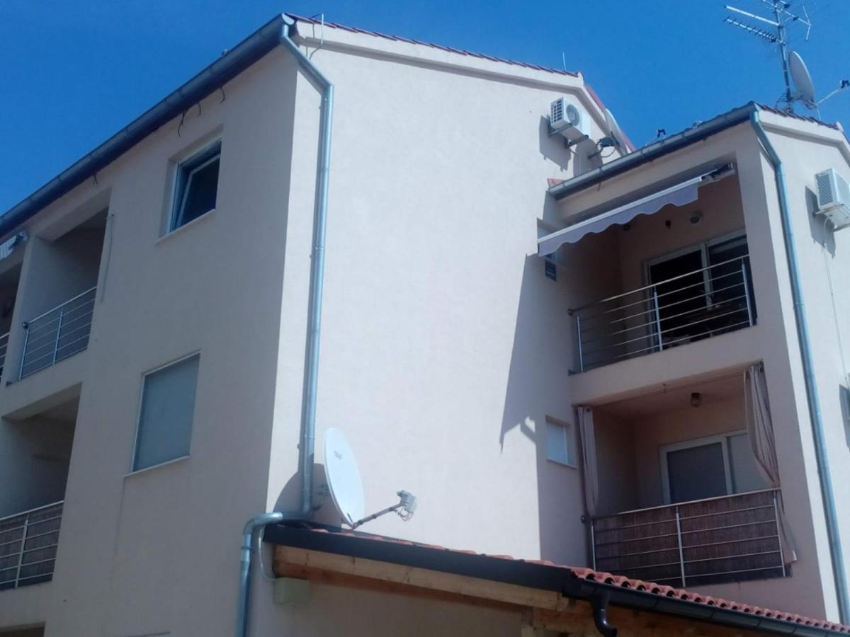 Gallery Apartman Nada Zaboric Exteriör bild